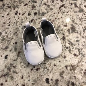 Infant white loafer sneaker “hi” “bye” on back
